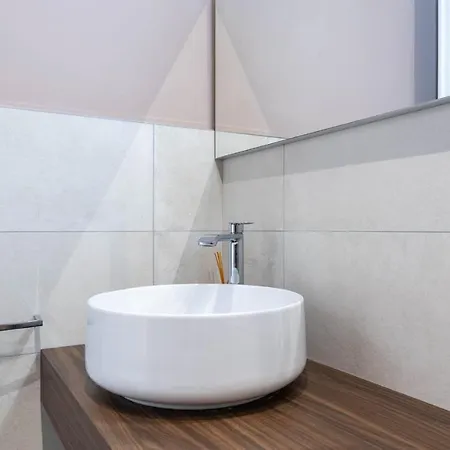 דירה Historic Center Stylish Flat With Balcony! *