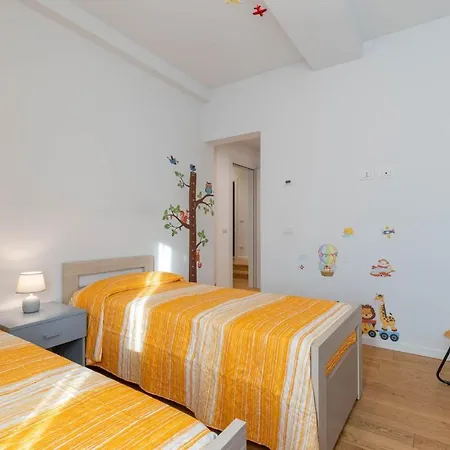 Appartement Historic Center Stylish Flat With Balcony!