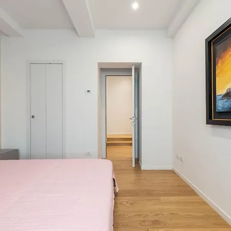 Apartment Historic Center Stylish Flat With Balcony! *